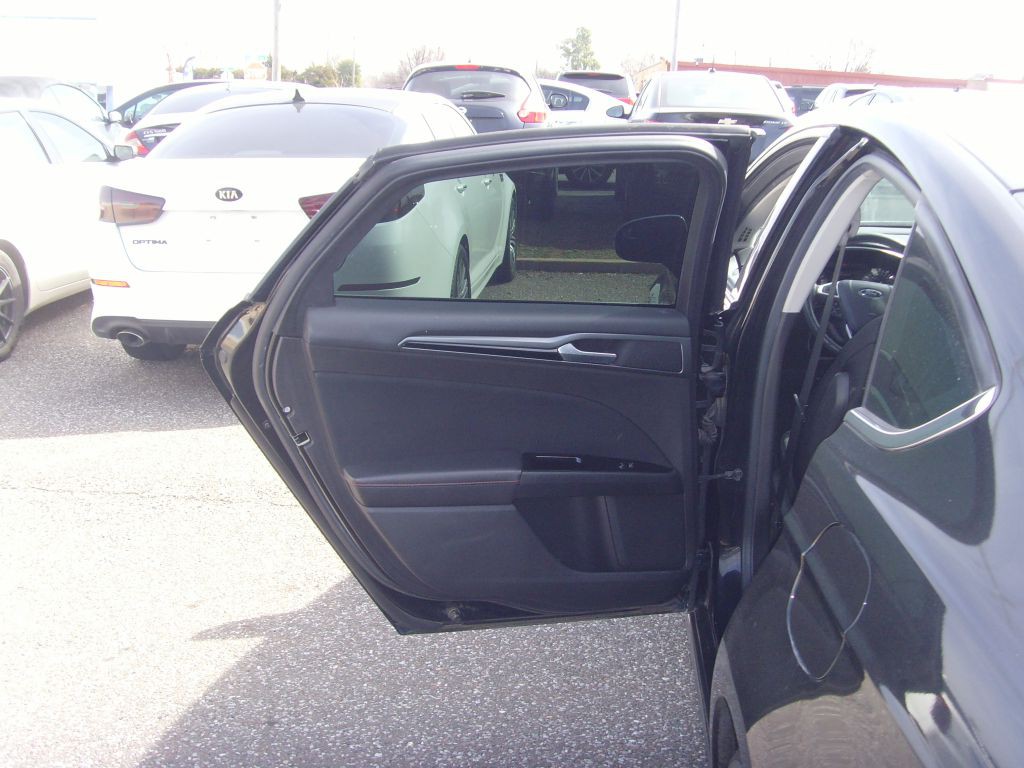 2016 Ford Fusion Image 12