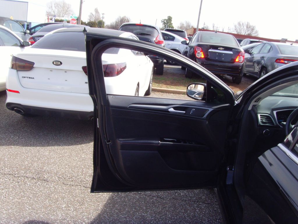 2016 Ford Fusion Image 15