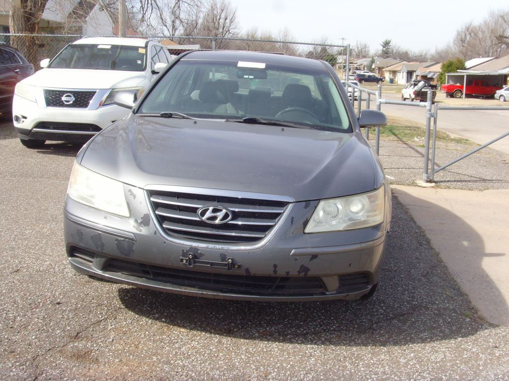 2010 Hyundai Sonata Image 2