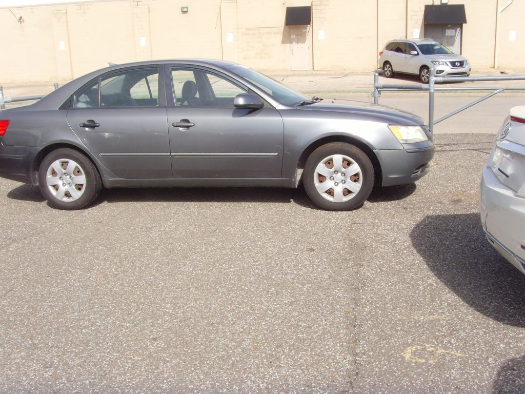 2010 Hyundai Sonata Image 4