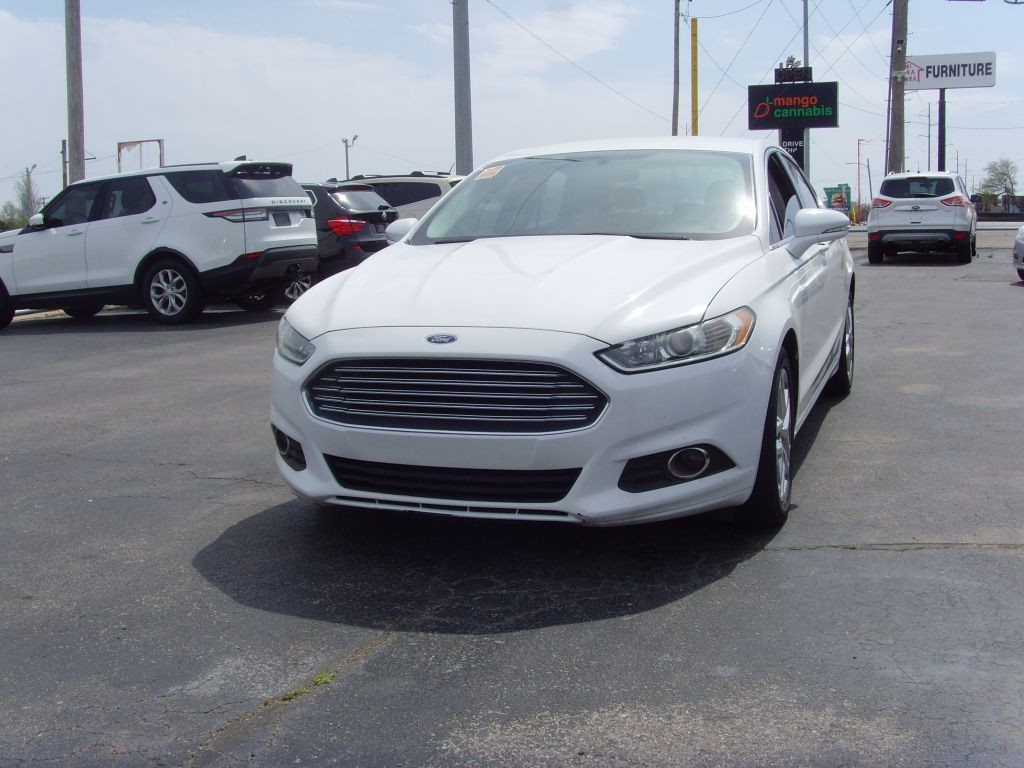2016 Ford Fusion Image 1