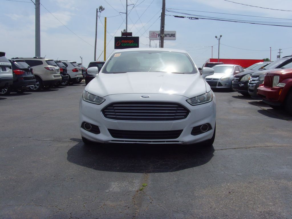 2016 Ford Fusion Image 2