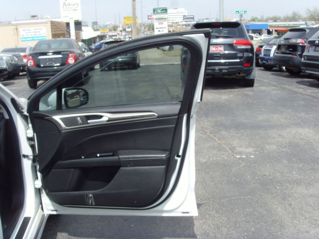 2016 Ford Fusion Image 9