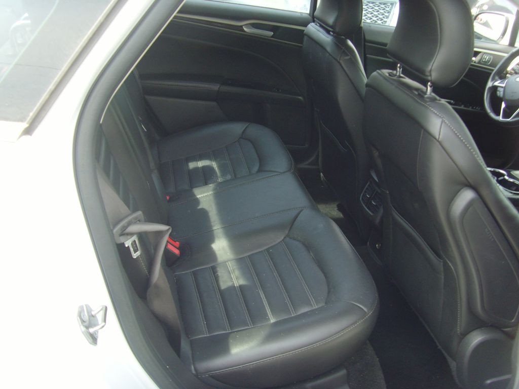 2016 Ford Fusion Image 12