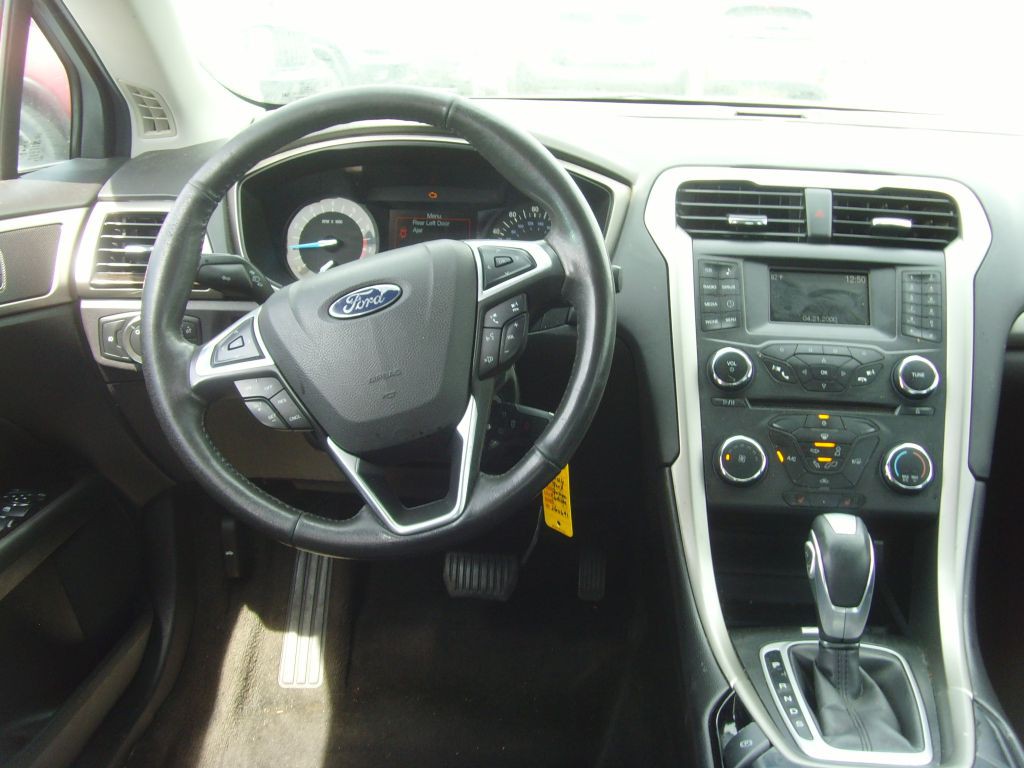 2016 Ford Fusion Image 16