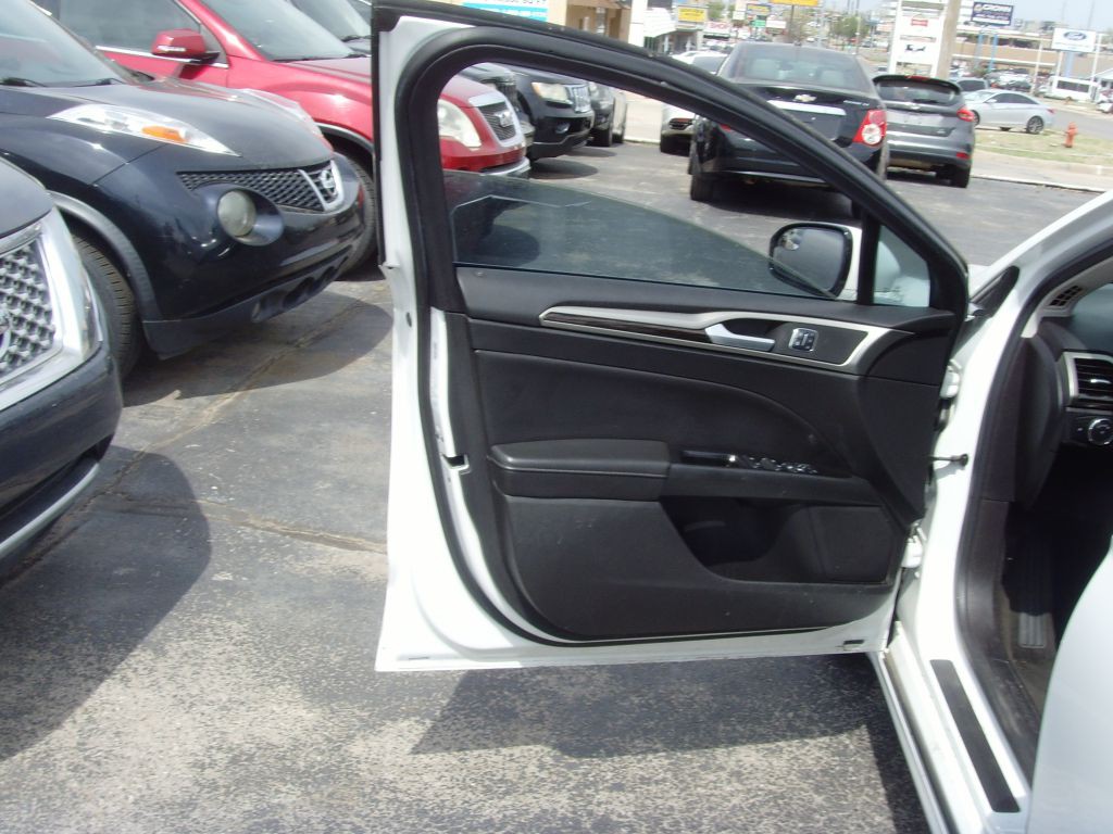 2016 Ford Fusion Image 17