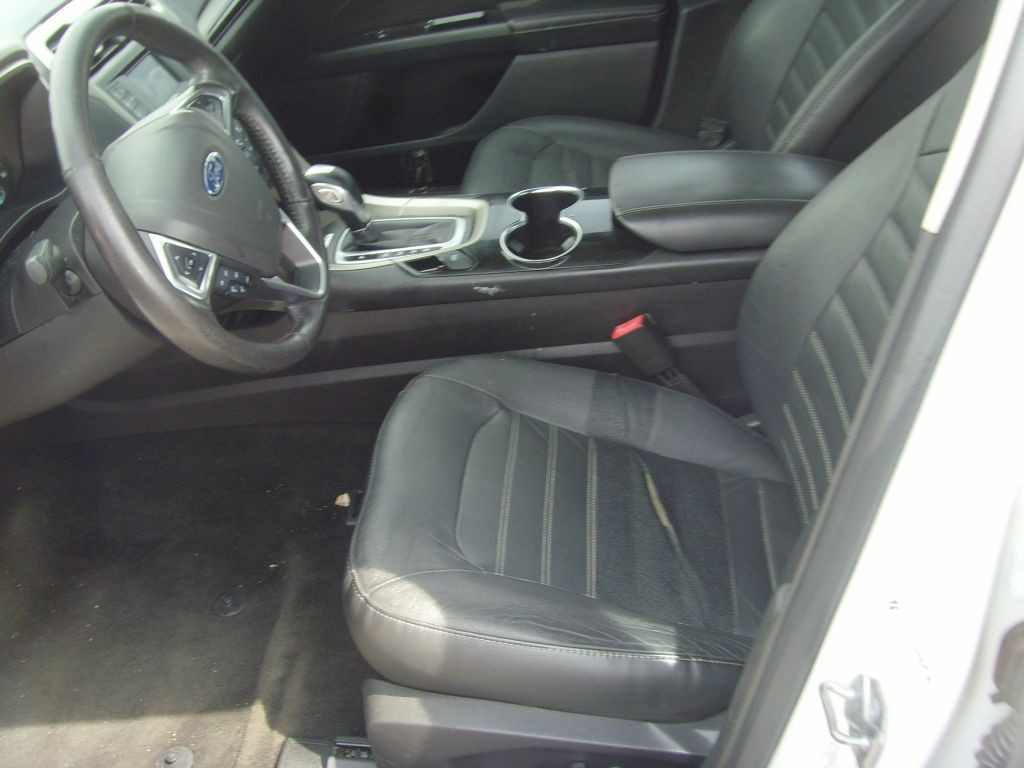 2016 Ford Fusion Image 18