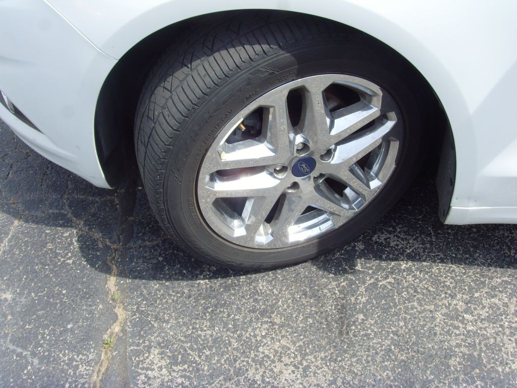 2016 Ford Fusion Image 25