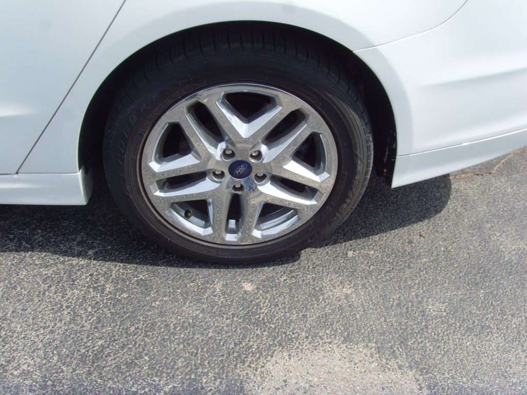 2016 Ford Fusion Image 26