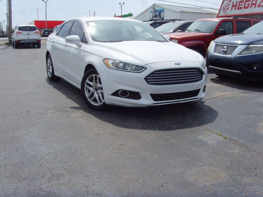 2016 Ford Fusion Image 28