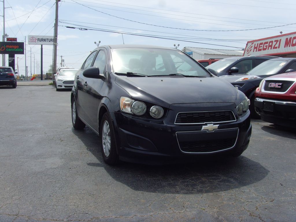 2016 Chevrolet Sonic Image 3