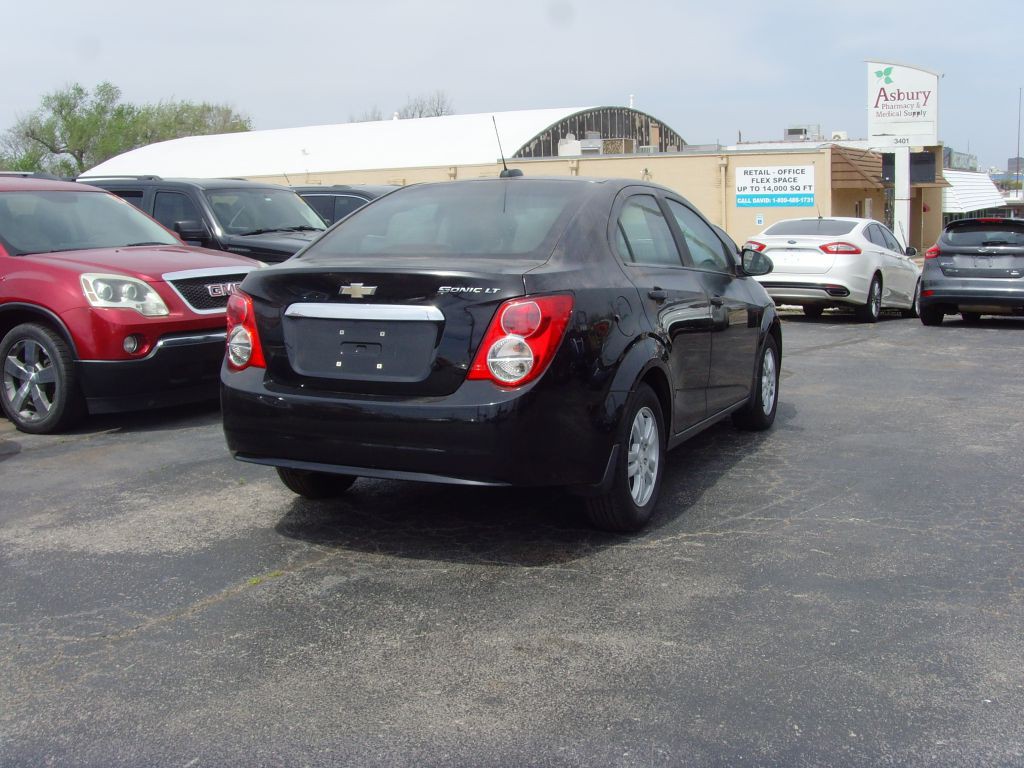 2016 Chevrolet Sonic Image 8