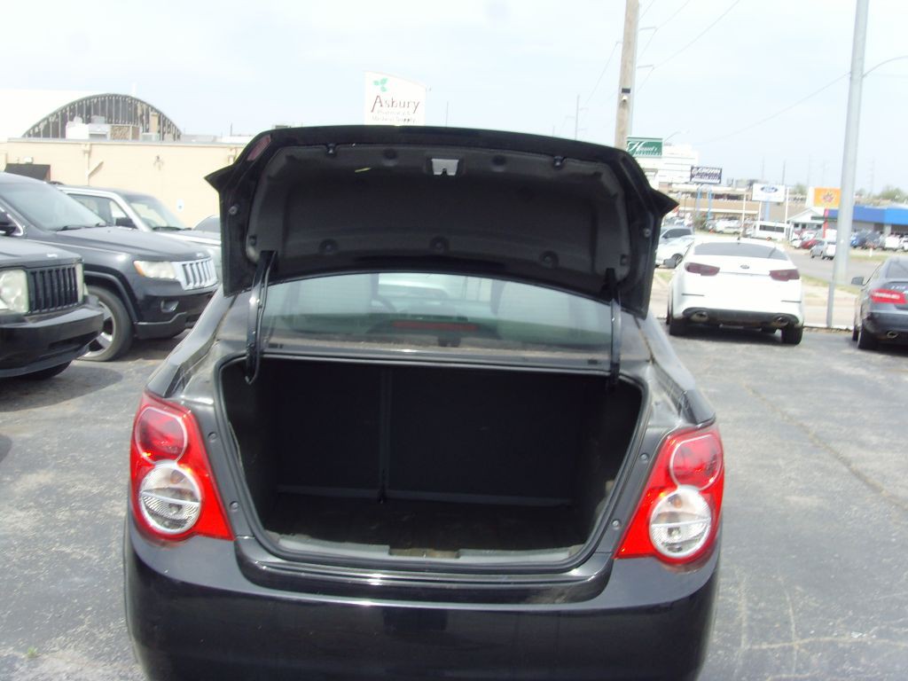 2016 Chevrolet Sonic Image 13