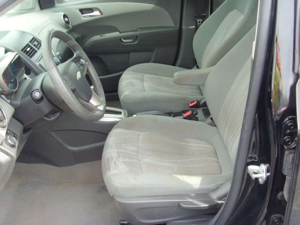 2016 Chevrolet Sonic Image 17