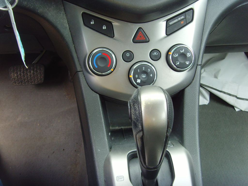 2016 Chevrolet Sonic Image 22