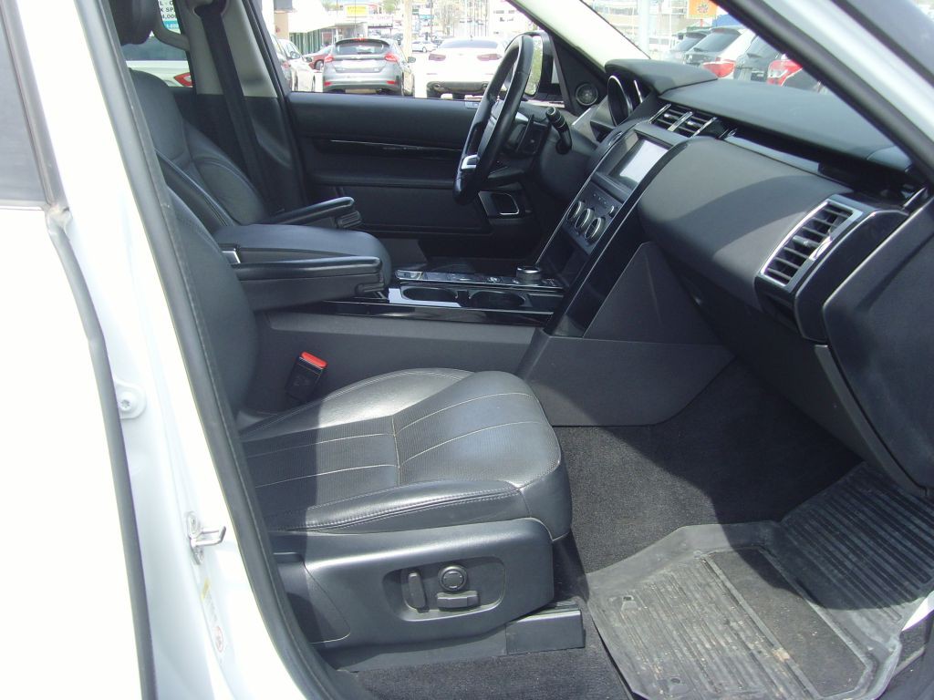 2019 Land Rover Discovery Image 13