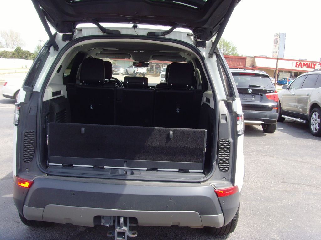 2019 Land Rover Discovery Image 16