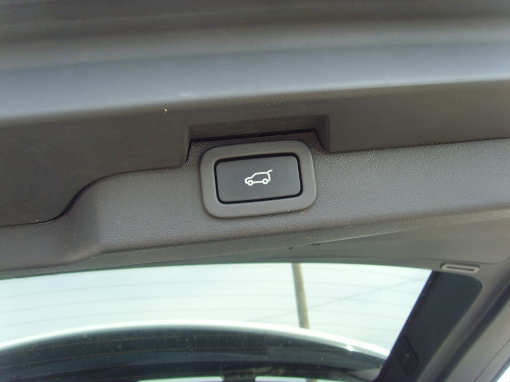 2019 Land Rover Discovery Image 17