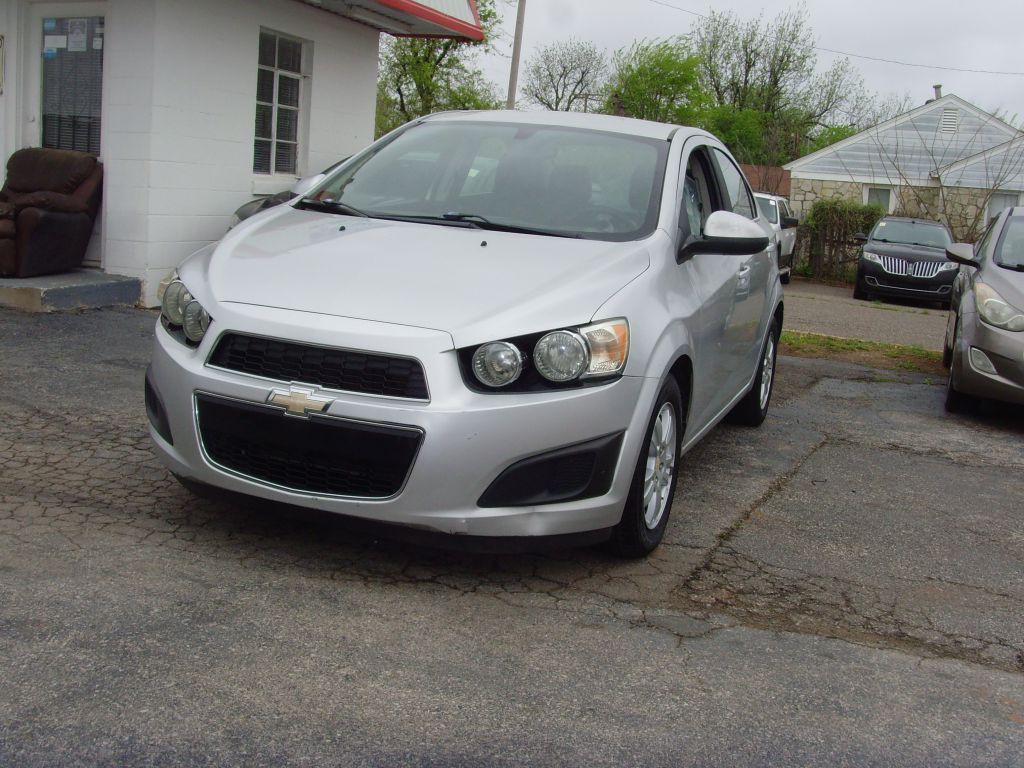 2016 Chevrolet Sonic Image 1