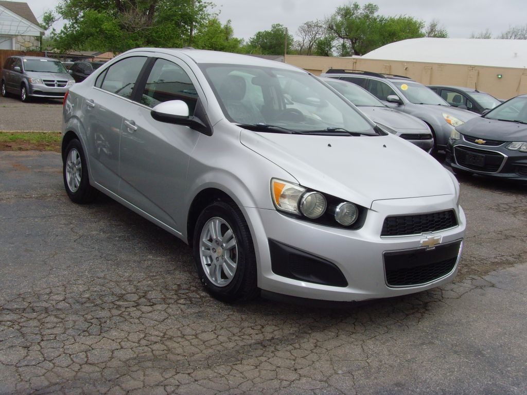 2016 Chevrolet Sonic Image 3