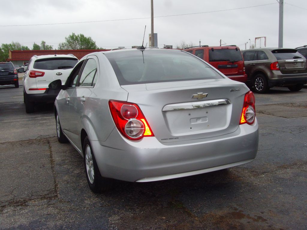 2016 Chevrolet Sonic Image 6