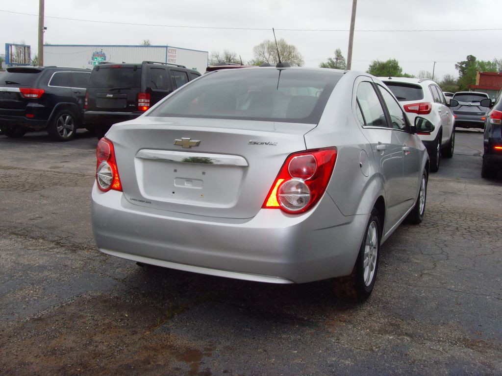 2016 Chevrolet Sonic Image 8