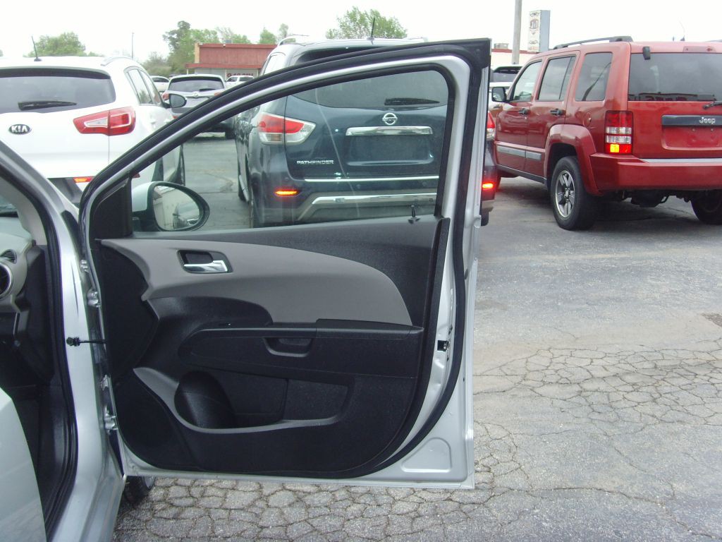 2016 Chevrolet Sonic Image 9