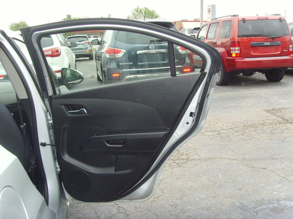 2016 Chevrolet Sonic Image 11