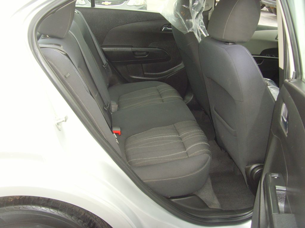 2016 Chevrolet Sonic Image 12
