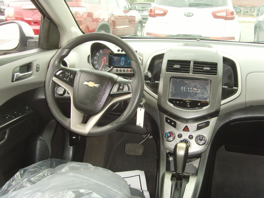 2016 Chevrolet Sonic Image 13