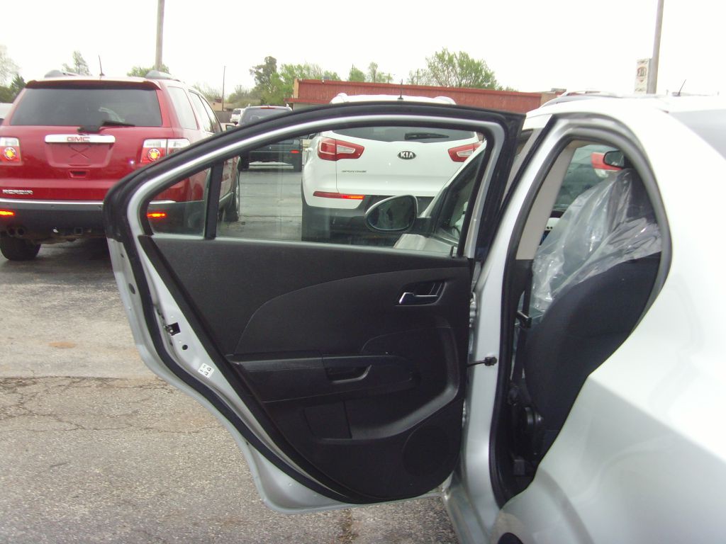 2016 Chevrolet Sonic Image 15