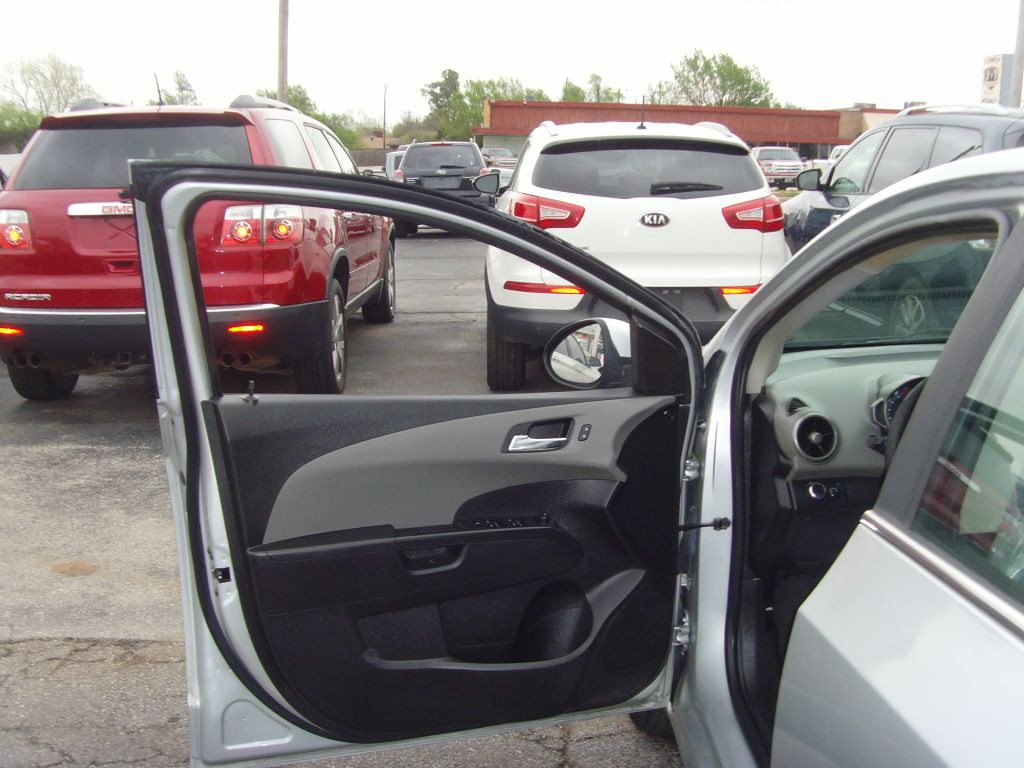 2016 Chevrolet Sonic Image 17
