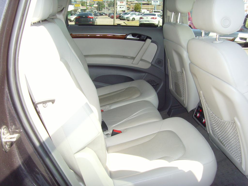 2015 Audi Q7 Image 12