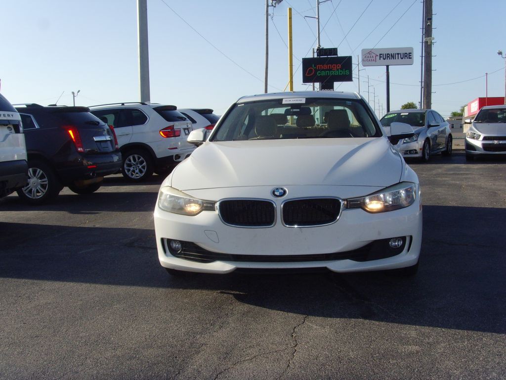 2014 BMW 3 Series Image 2