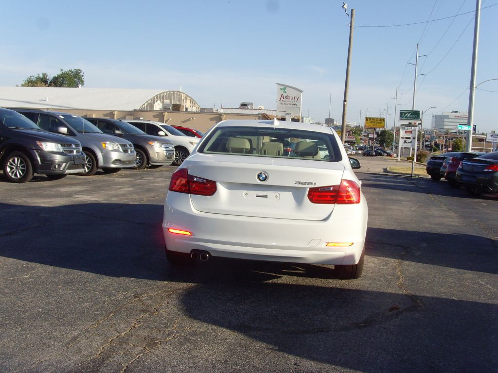 2014 BMW 3 Series Image 7