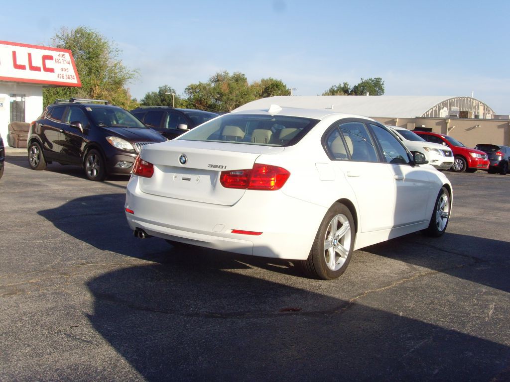 2014 BMW 3 Series Image 8