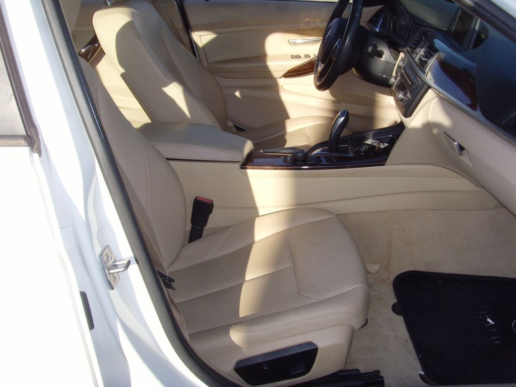 2014 BMW 3 Series Image 10