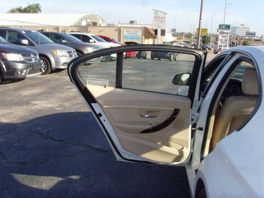 2014 BMW 3 Series Image 16