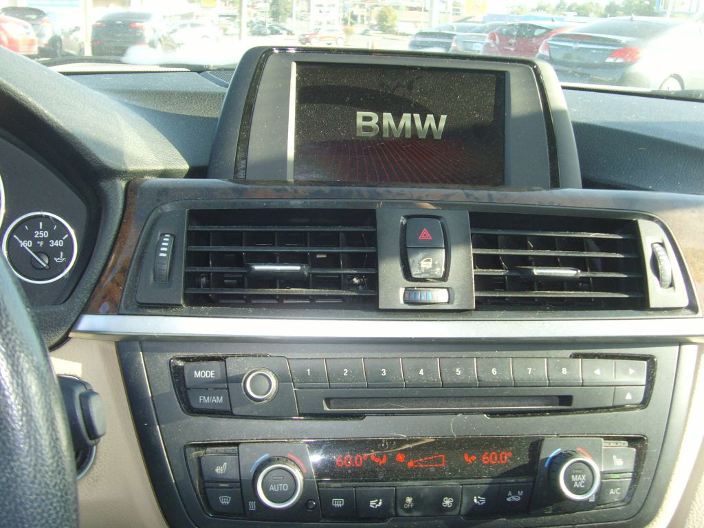 2014 BMW 3 Series Image 24
