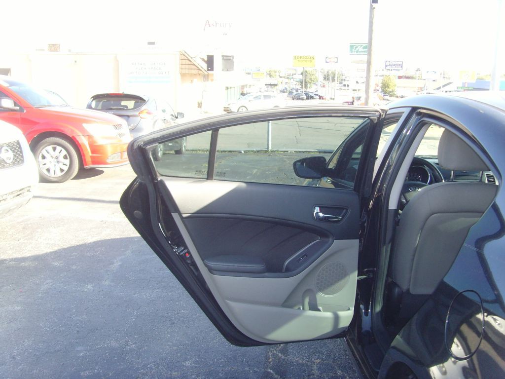 2015 Kia Forte Image 16