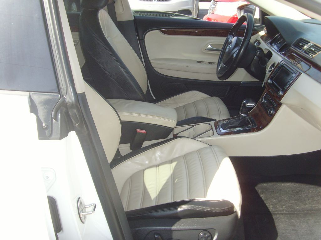 2010 Volkswagen CC Image 10