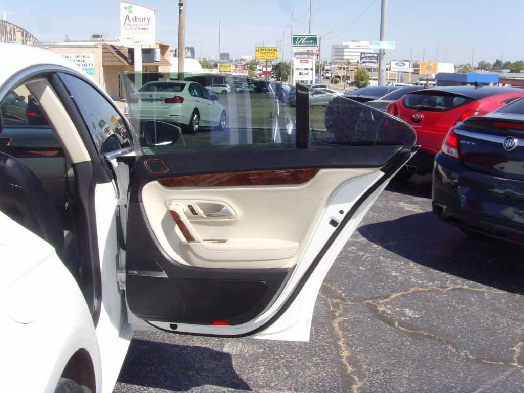2010 Volkswagen CC Image 12