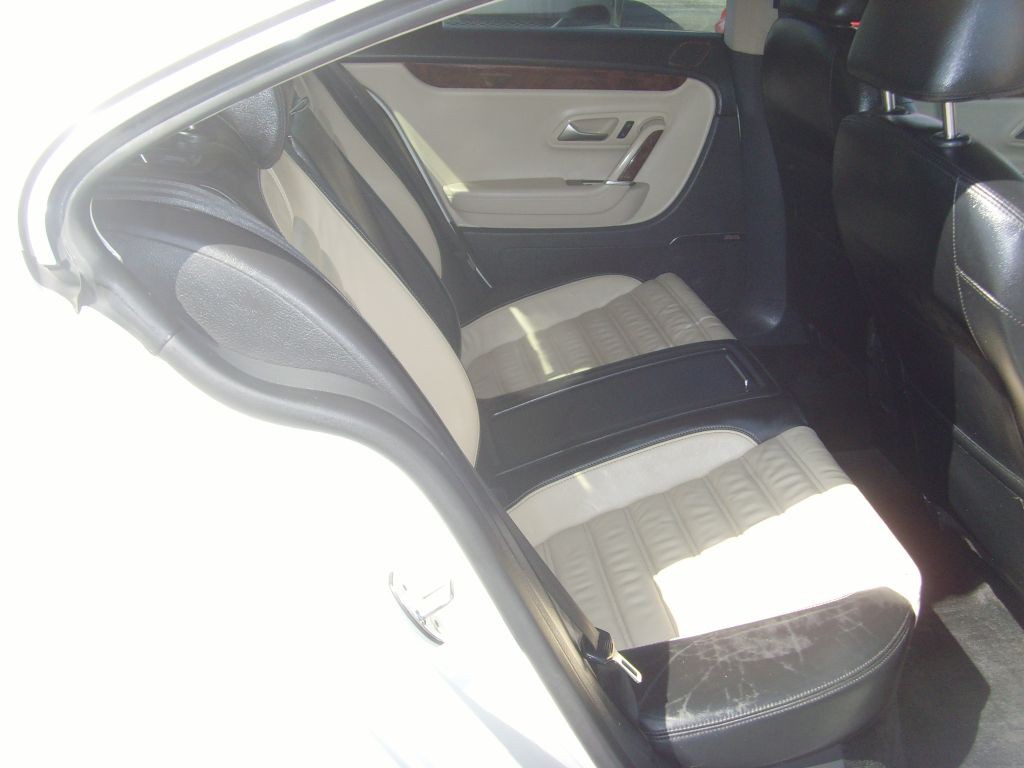 2010 Volkswagen CC Image 13