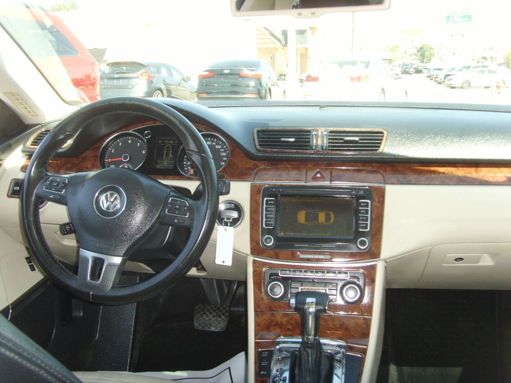 2010 Volkswagen CC Image 14