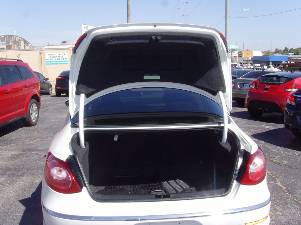 2010 Volkswagen CC Image 16