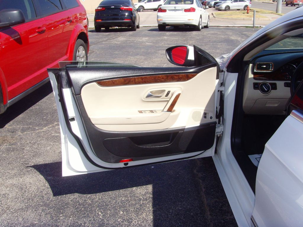2010 Volkswagen CC Image 22