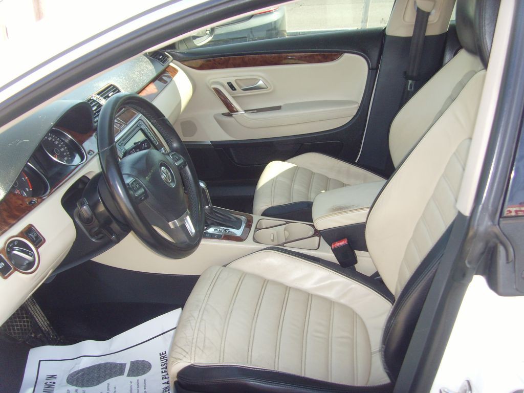 2010 Volkswagen CC Image 23