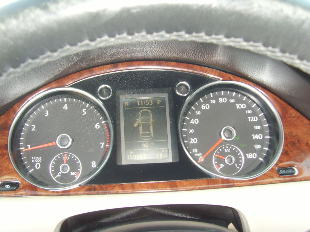 2010 Volkswagen CC Image 24