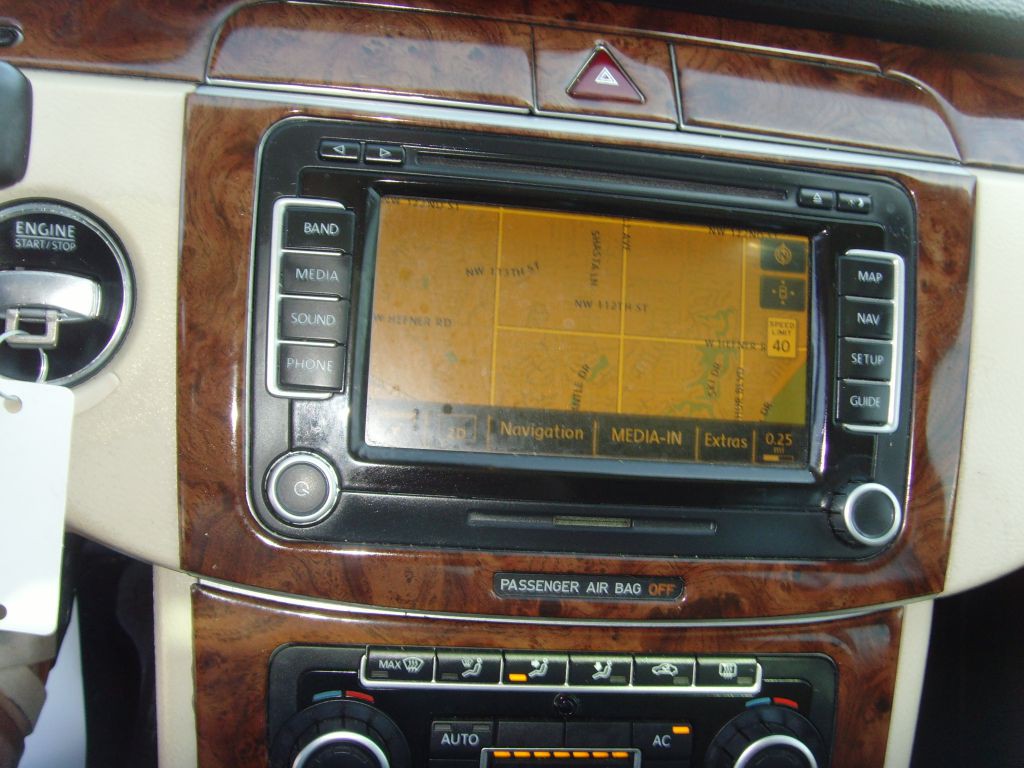 2010 Volkswagen CC Image 28