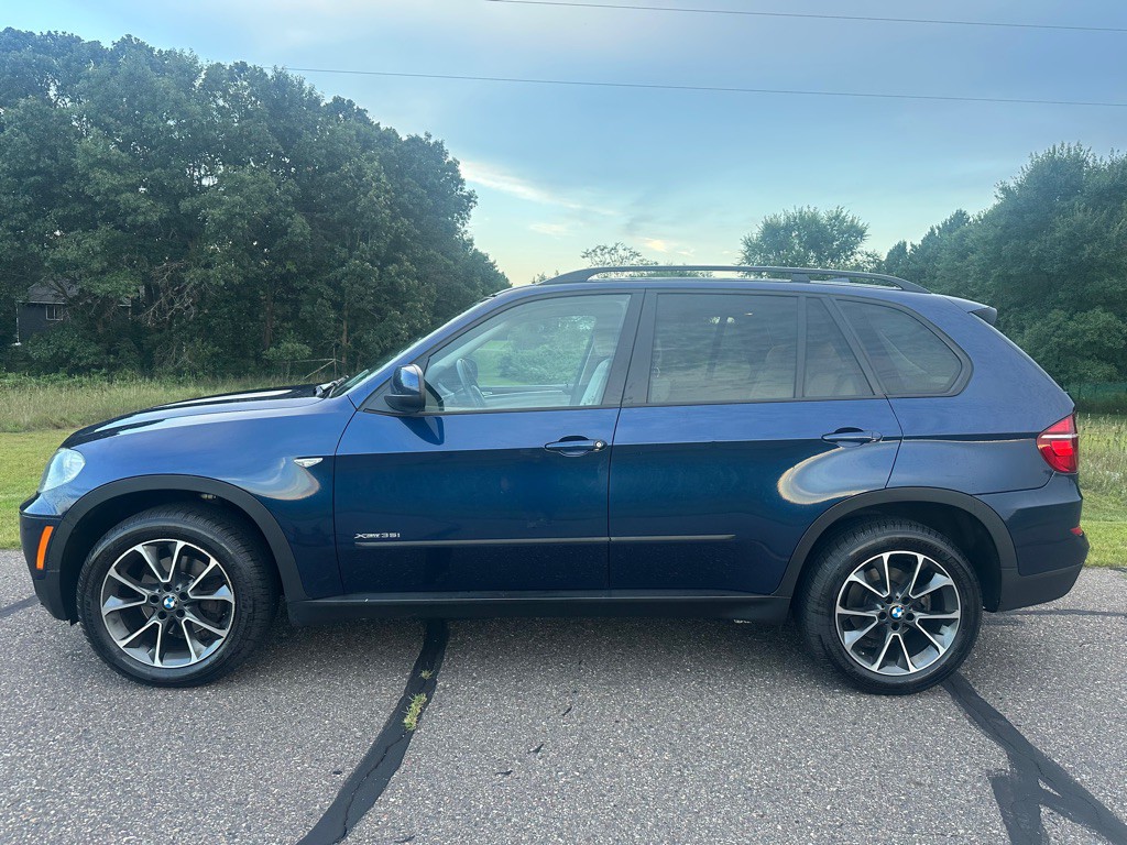 2011 BMW X5 Image 2